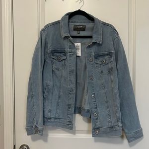 Lightwash denim jacket